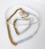 Oh so pretty Pearl/Chain necklace in Gold
