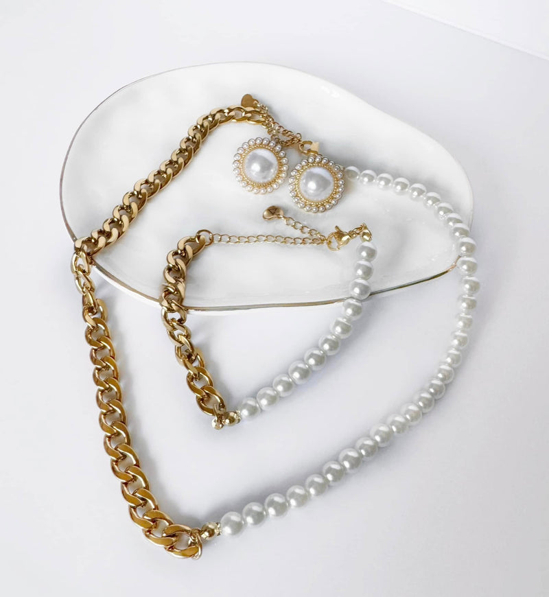 Oh so pretty Pearl/Chain necklace in Gold