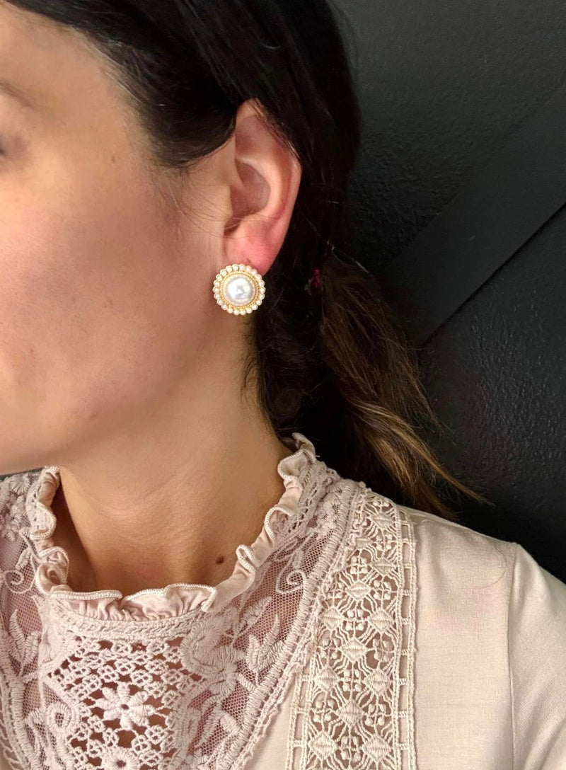 Oh so pretty Pearl Earrings