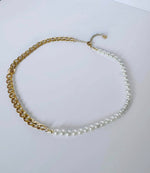 Oh so pretty Pearl/Chain necklace in Gold