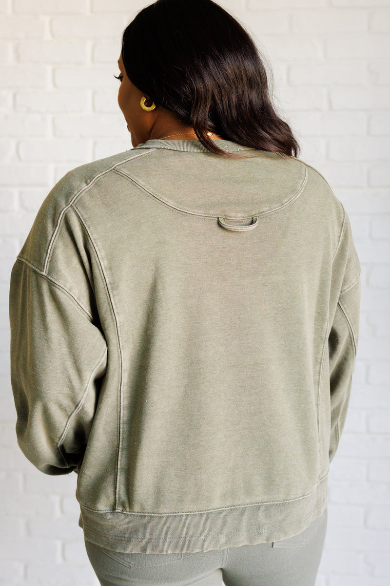 Quick Fix Mineral Wash Crew Neck Pullover in Army Green